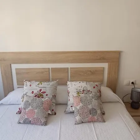 De 2 A 100 M De La Playa * Finisterre