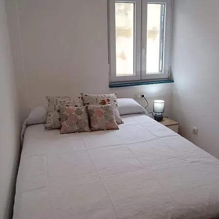 De 2 A 100 M De La Playa Finisterre