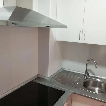 De 2 A 100 M De La Playa * Finisterre